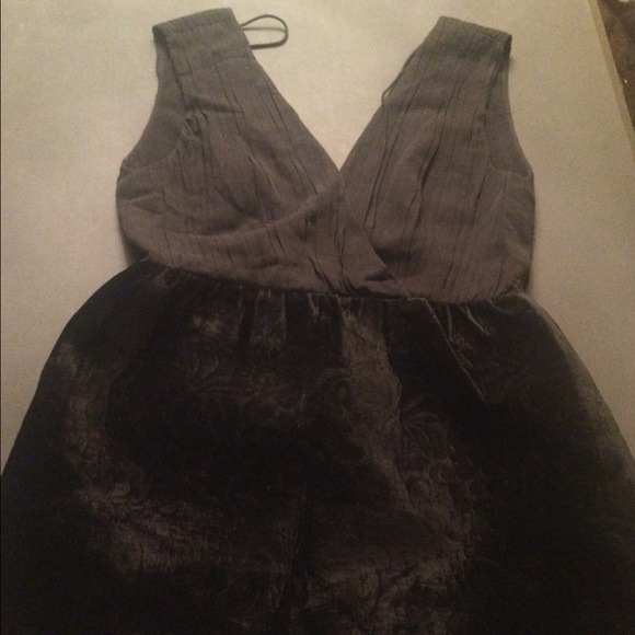 Alice + Olivia Club plunge dress! L