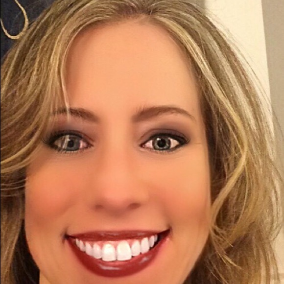 Meet your Posher, Adonia