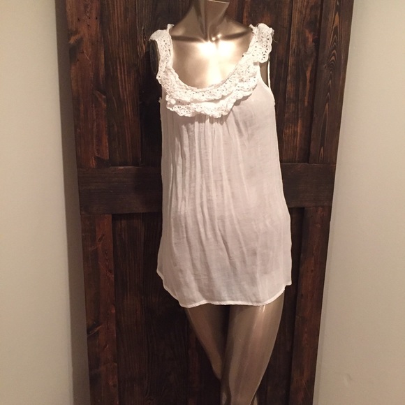 CUTE RUFFLE TANK.