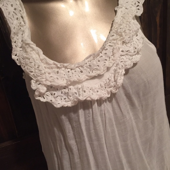 CUTE RUFFLE TANK. - Picture 2 of 3