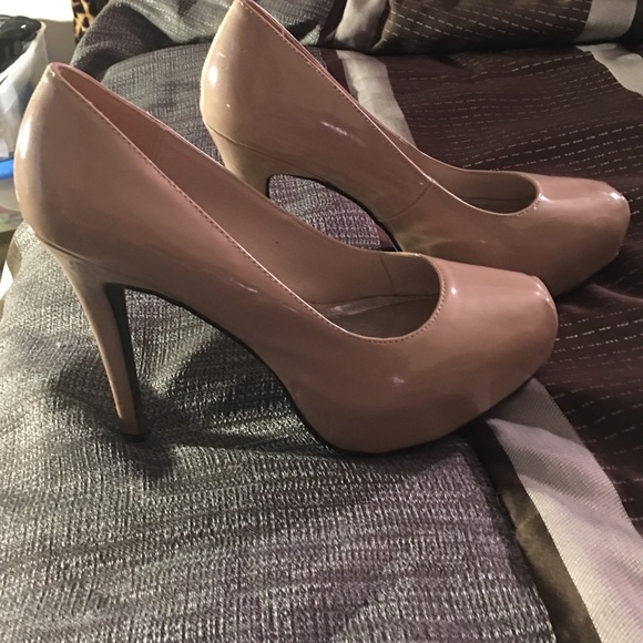 Nude pump