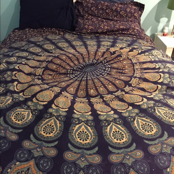 An urban outfitters mandala bed spread (duvet)