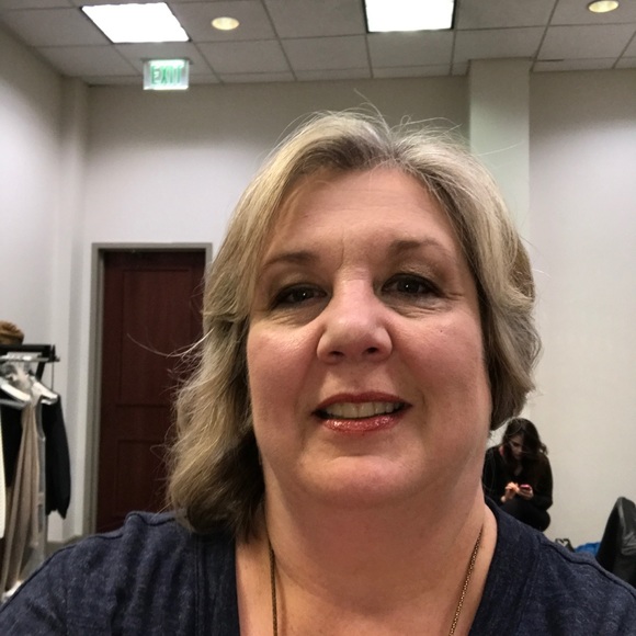 Meet your Posher, Ellen - Picture 3 of 3