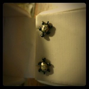 Silver turtle earings with rhinestone