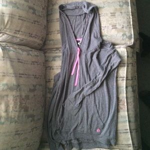 Hooded shirt
