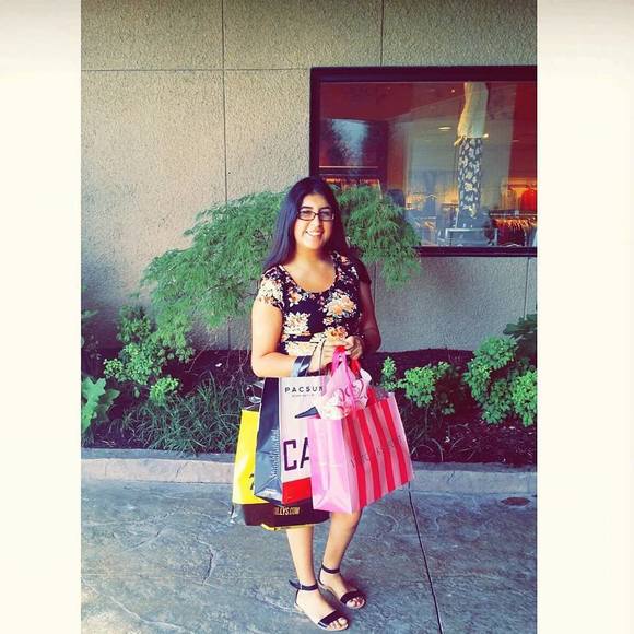 Meet your Posher, Annette - Picture 1 of 1