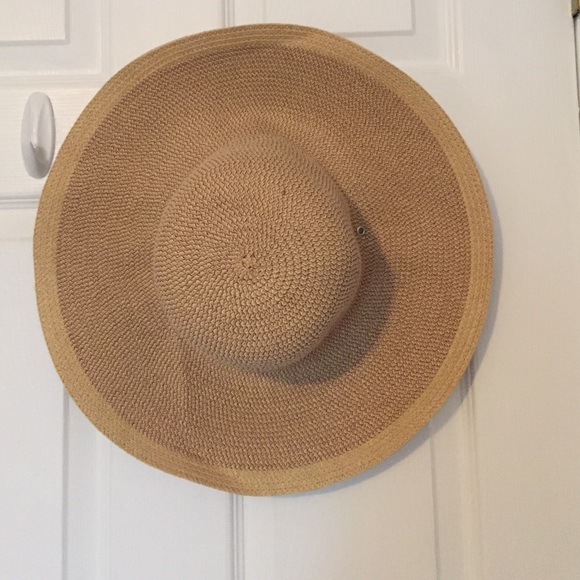 Big floppy hat