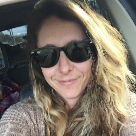 Meet your Posher, Cassie - Picture 2 of 2