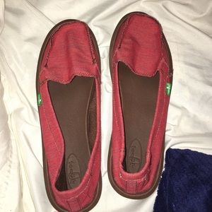 Sanuks size 10