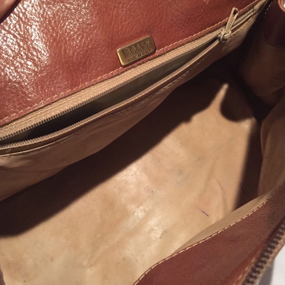🔴SOLD🔴 Vintage leather Bally crossbody satchel - Picture 2 of 4