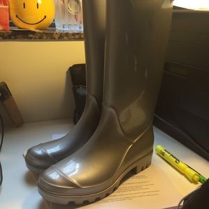 Banana republic rubber rain boots in silver