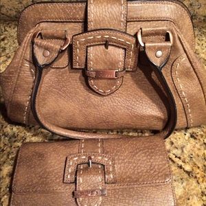 GUESS  BAG  WITH MATCHING WALLET SET