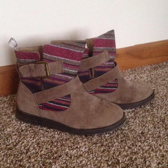 Super cute brown boots