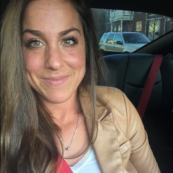 Meet your Posher!!! ❤️💪🏼 - Picture 2 of 3