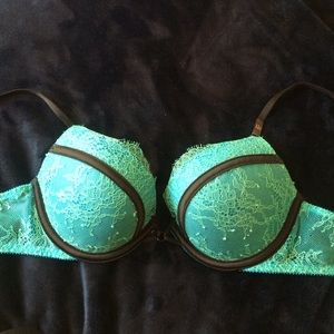 SALE!!!  VS Bra 32C