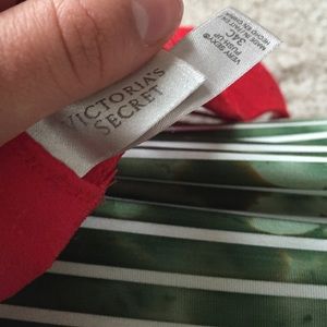 Victoria's Secret Intimates & Sleepwear - VS 'Very Sexy' push-up bra, red lace 34C Victoria's Secret Intimates & Sleepwear - VS 'Very Sexy' push-up bra, red lace 34C