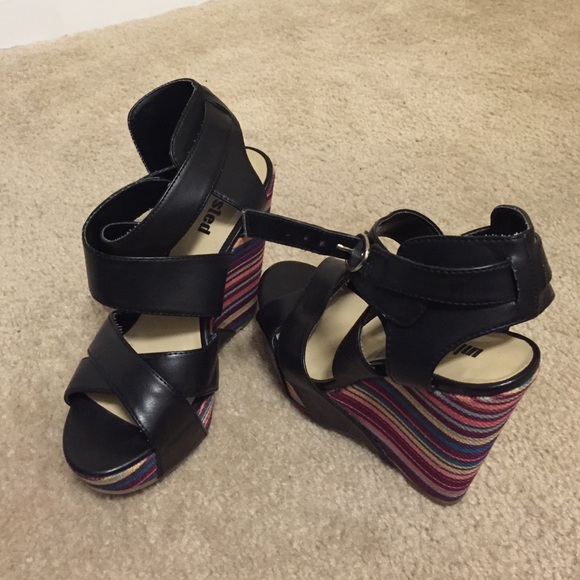 Super cute black, strappy wedges with fabric heel