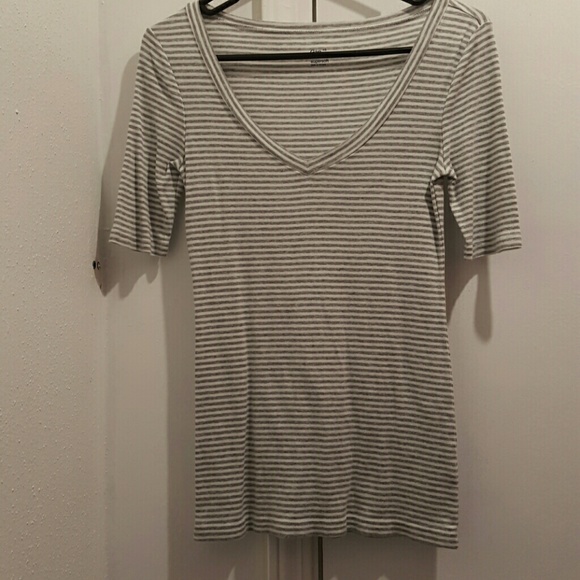 Gap 3/4 length shirt