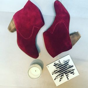 🎈SPECIAL PRICE TODAY ONLY Ecote Red Suede Booties