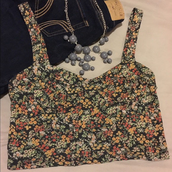 Pins and needles 🌸crop top🌸 urban outfitters - Picture 1 of 3