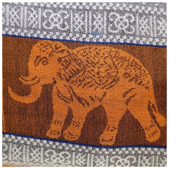 B160 Soft 100% Pashmina Blue Gold Elephant Scarf - Picture 4 of 4