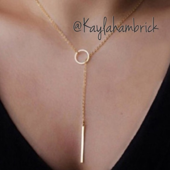 Jewelry - SOLD❤️Simple Gold circle and bar Necklace