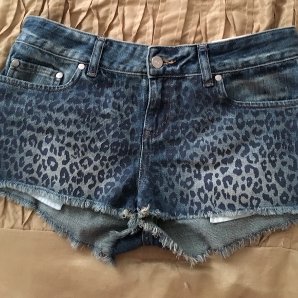 Vs pink leopard shorts