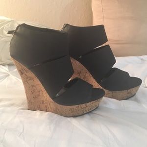 Black strap cork wedge