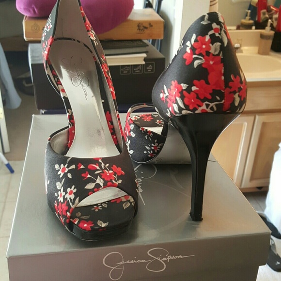 Heels - Picture 3 of 3