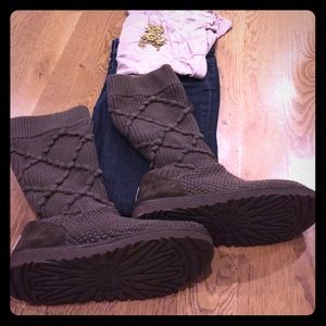 Beautiful Ugg Cardigan boots.  Classic Argyle