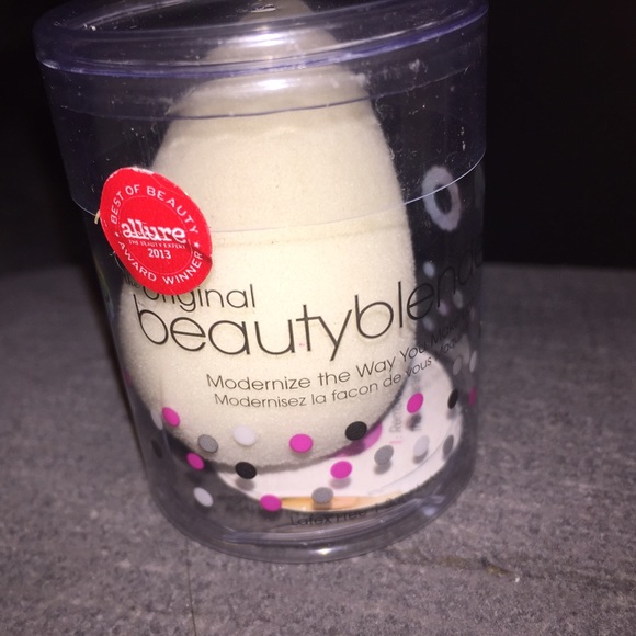 White Beauty Blender