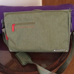 Sherpani Presta Large Commuter Messenger