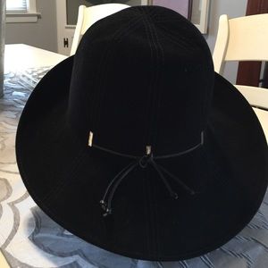 Gorgeous Daemberg Black suede hat.
