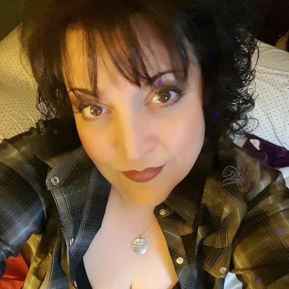 Meet your Posher, Gina