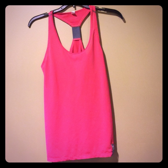 Under armor pink tank