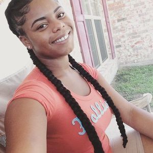 Meet your Posher, Akeela