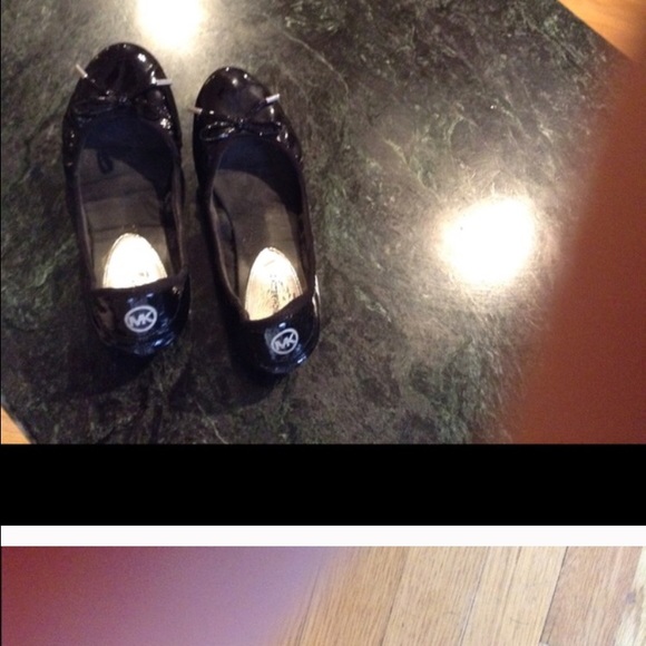 Michael Kors black flats