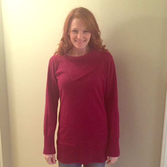 Maroon sweater