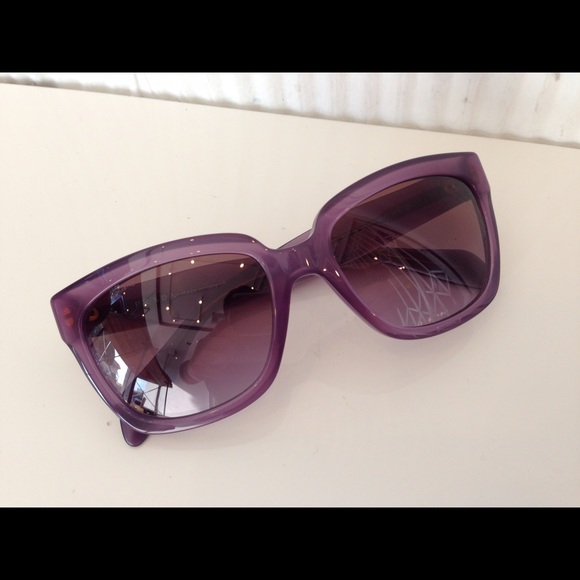 💜🎉HP 5/15!🎉 100% Auth 07P Prada Sunglasses - Picture 2 of 4