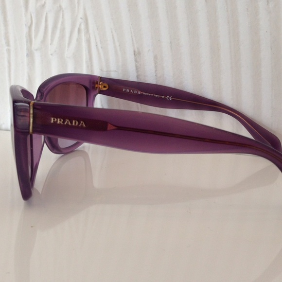 💜🎉HP 5/15!🎉 100% Auth 07P Prada Sunglasses - Picture 4 of 4