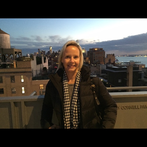 Meet your Posher, Carrie