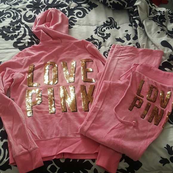 🚫VS PINK FASHION SHOW SET and Bundle!!🚫