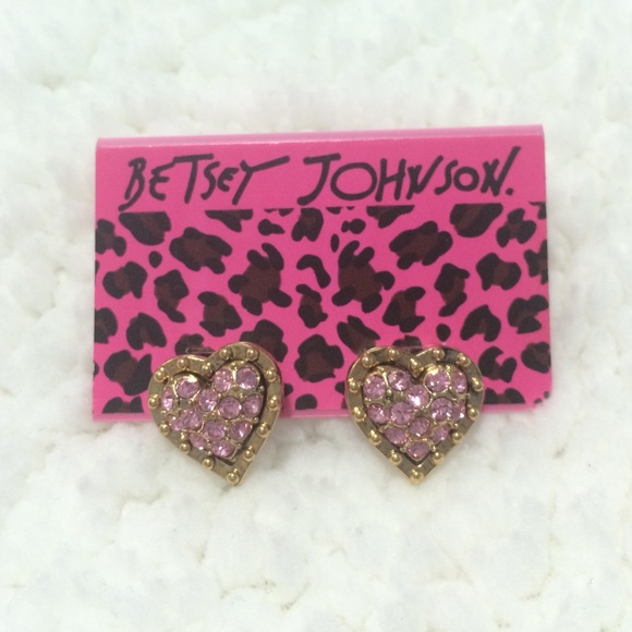 NWT Betsey Johnson heart studs