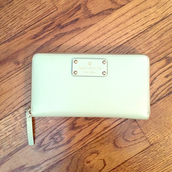 Kaye Spade Zip Wallet