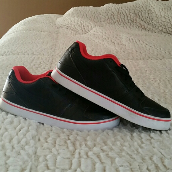 Nike women's skate shoe