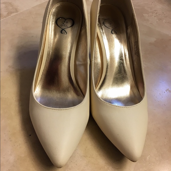 1 4 3 Girl I Ivory Heels ~2.5"
