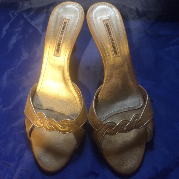 Manolo Blahnik gold slip on heel. Sz. 40