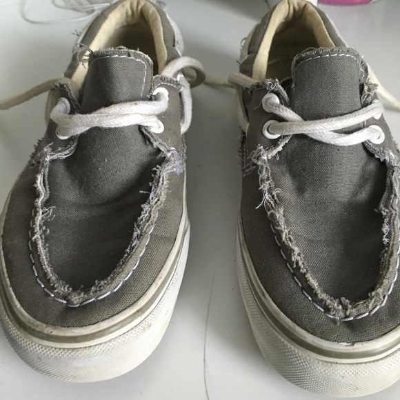 old worn out grey vans - Picture 2 of 4