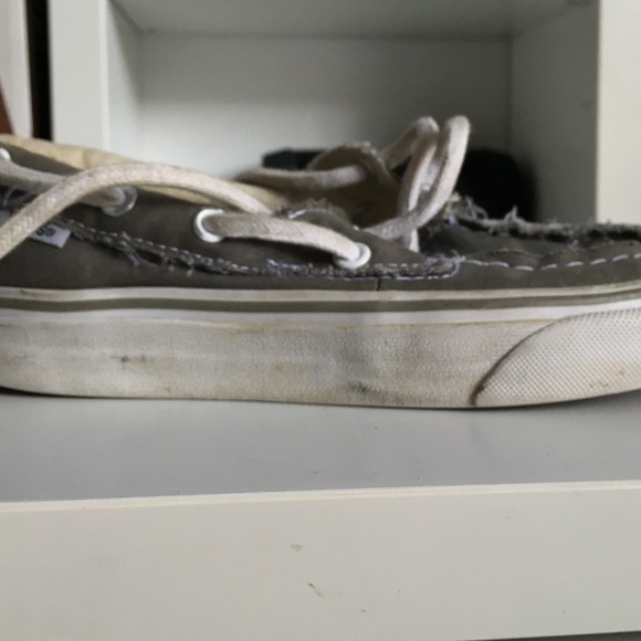 old worn out grey vans - Picture 3 of 4