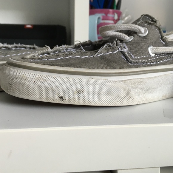 old worn out grey vans - Picture 4 of 4